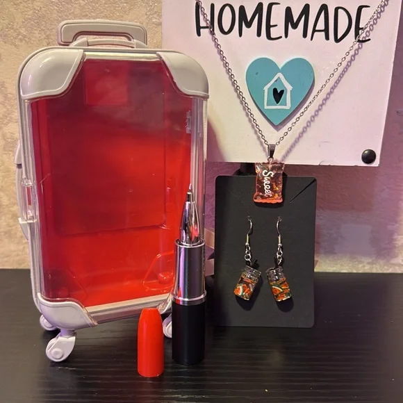 Keychain/Accessory Gift Set - Picture 6 of 6
